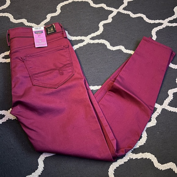 NWT Cranberry Levi Denizen Jeggings - Picture 2 of 3